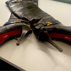 Cesare Paciotti over the knee brown leather heeled boots.